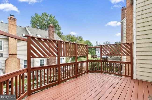 Building Photo - 106 W Locust St