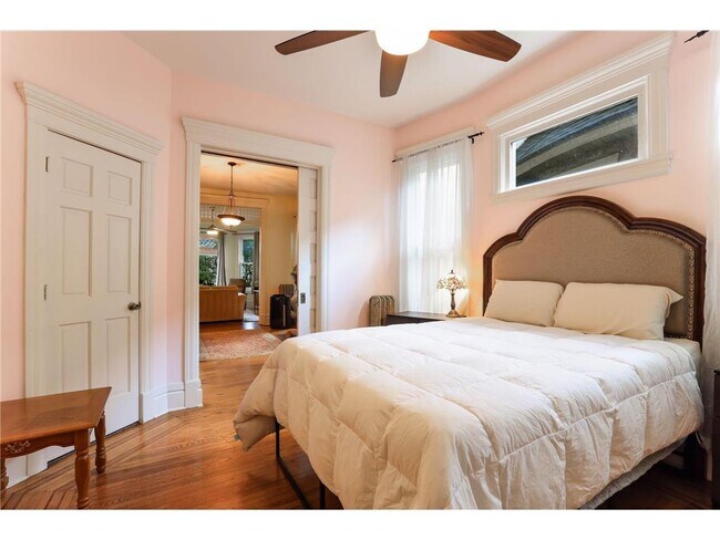 Building Photo - 1520 Elliot Ave S