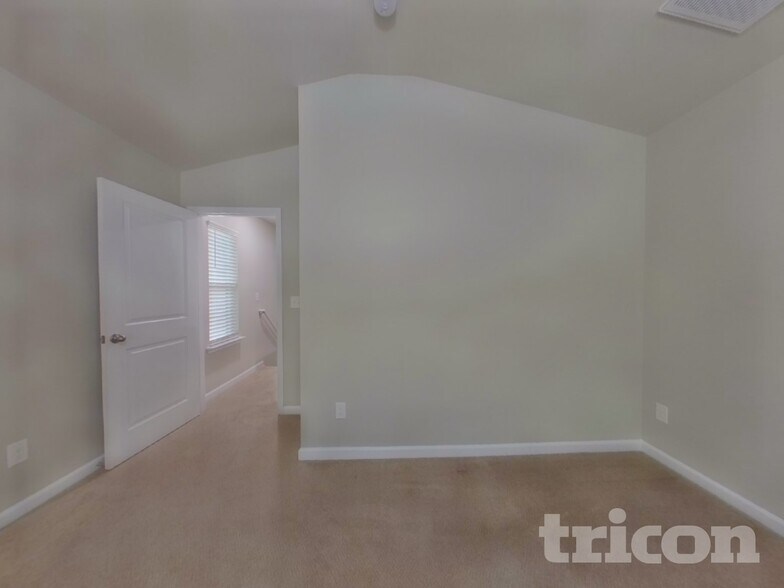 Building Photo - 119 Spring Knoll Dr