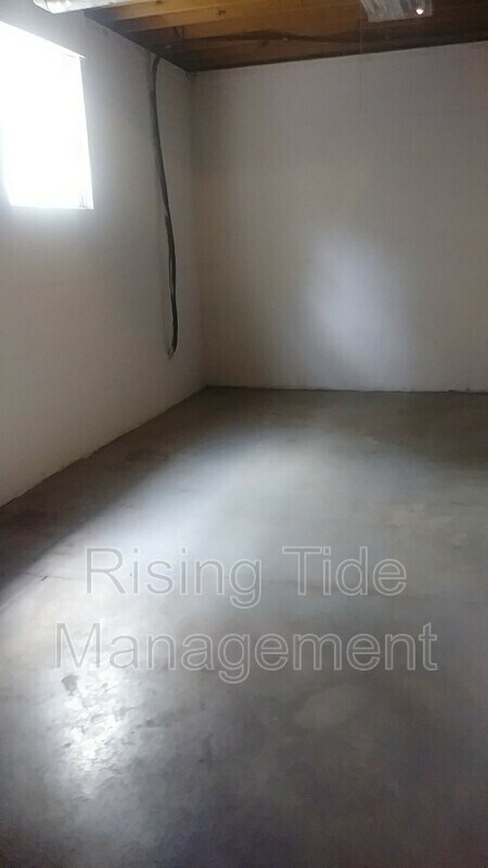 Building Photo - 1042 Mesa Dr