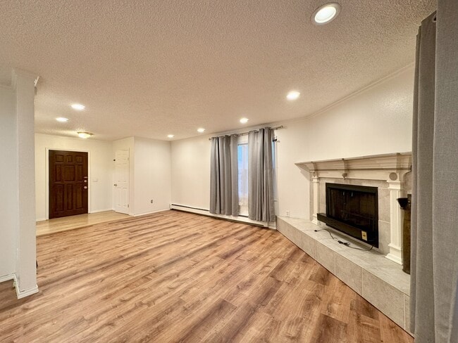 Building Photo - 8224 Poplar Ave