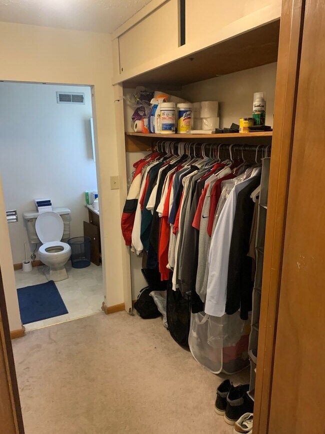 Building Photo - *** AVAILABLE AUGUST 2027 *** 3 Bedroom - 2 Bath Home (Great for a large group!)