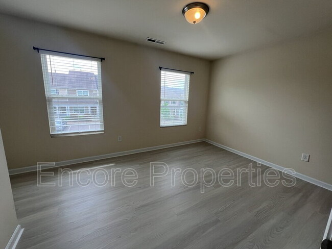 Building Photo - 3913 Swinton St