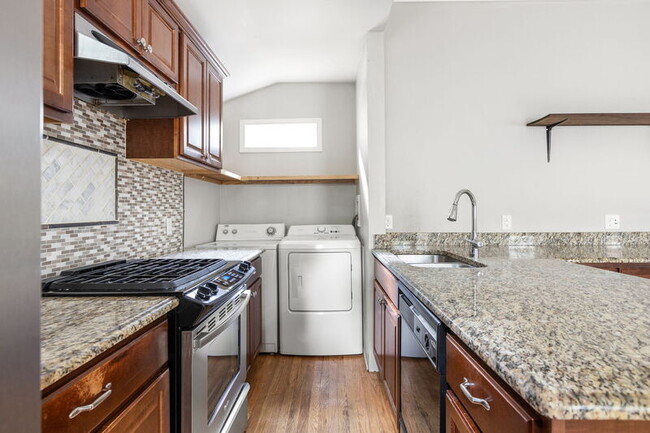 Building Photo - 925 Greenwood Ave NE