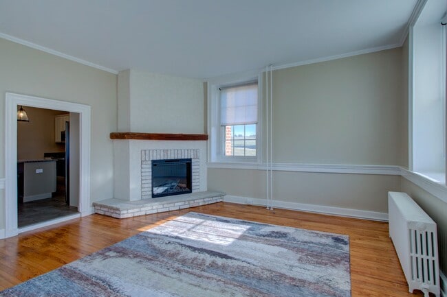 Building Photo - 796 Long Ln