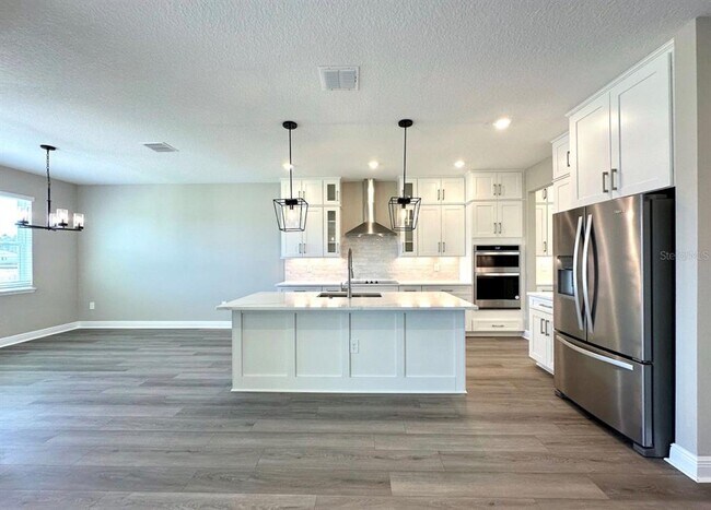 Building Photo - 2122 Divot Dr