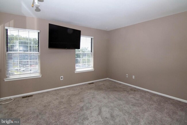 Building Photo - 1010 Hillsboro Ct