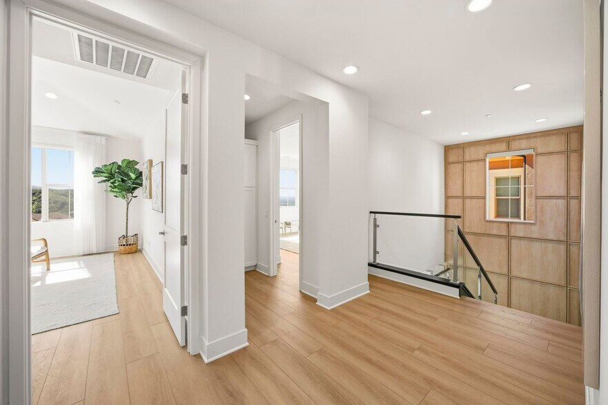 Building Photo - 212 Collino
