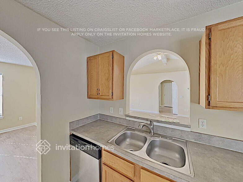 Building Photo - 7624 Fawn Lake Dr N