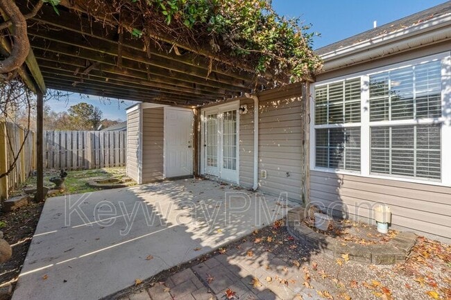 Building Photo - 1805 Honeysuckle Way