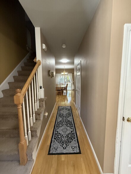 Building Photo - 5 Equestrian Ln