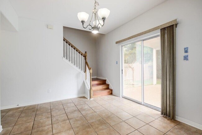 Building Photo - 1612 Sunterro Dr