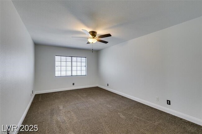 Building Photo - 2602 Country Maple Ave