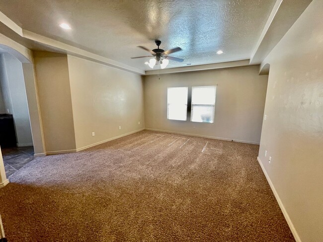 Building Photo - Pet-Friendly Five Bedroom Home w/Office, R...