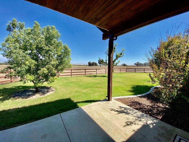 Building Photo - Magnificent Views – 2 Bed, 1 Bath Gem – A ...