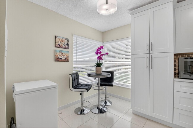 Building Photo - 13769 Date Palm Ct