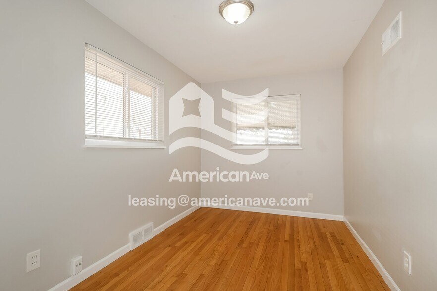Building Photo - 6606 Boles Ave
