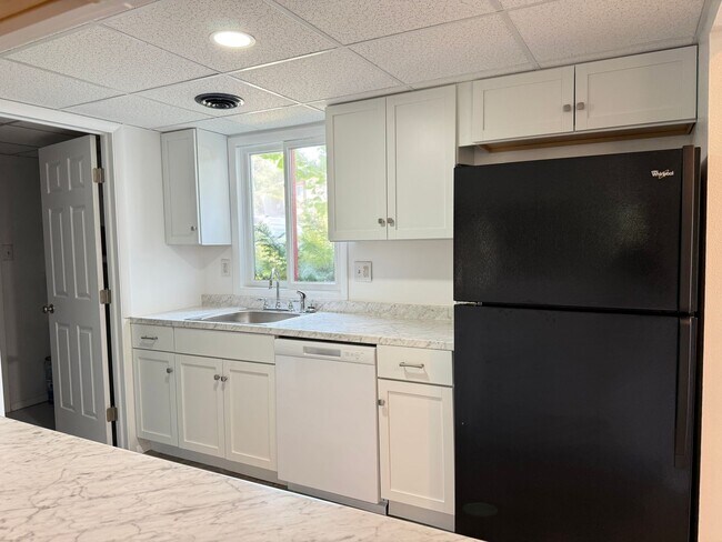 Building Photo - 3 bedroom 2.5 bathroom End-of-Row Townhome in Conestoga Valley School District!
