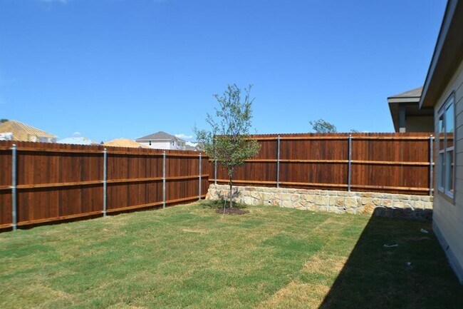 Building Photo - 824 Cedar Elm Dr