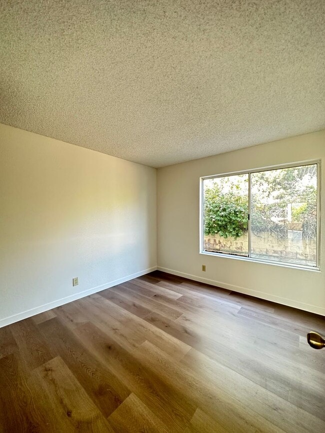 Building Photo - Benicia House in a Desired Location