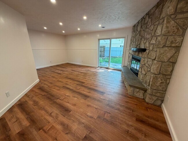 Building Photo - Italian Estates Property Management