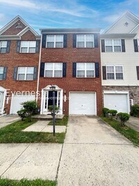 Building Photo - 3 Bed/3 Bath Townhome with Fenced Yard and Garage / Available Soon!