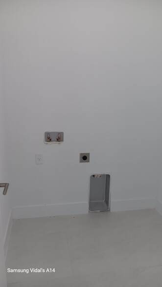 Building Photo - 161 Antilla Dr