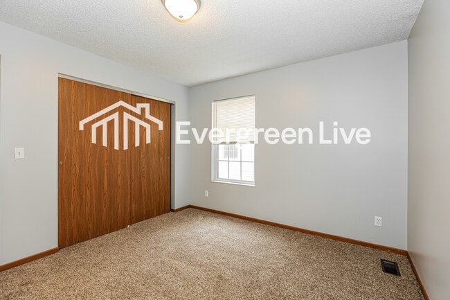 Building Photo - 2013 Monarch Dr