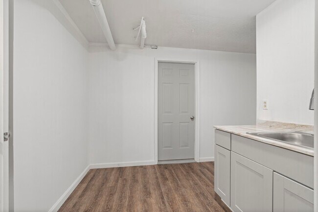 Building Photo - For Rent – Updated Studio in Old Hickory | $975/Month