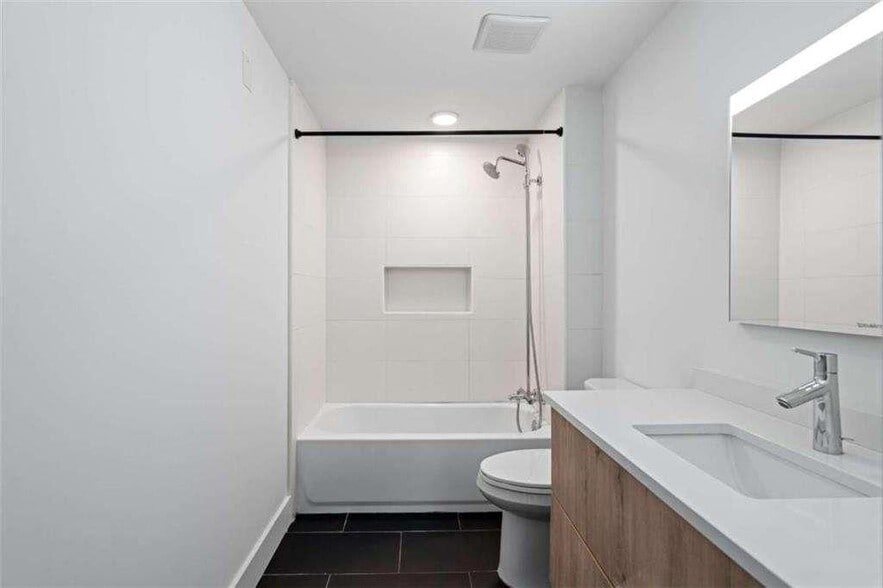 Building Photo - 346 Peters St SW