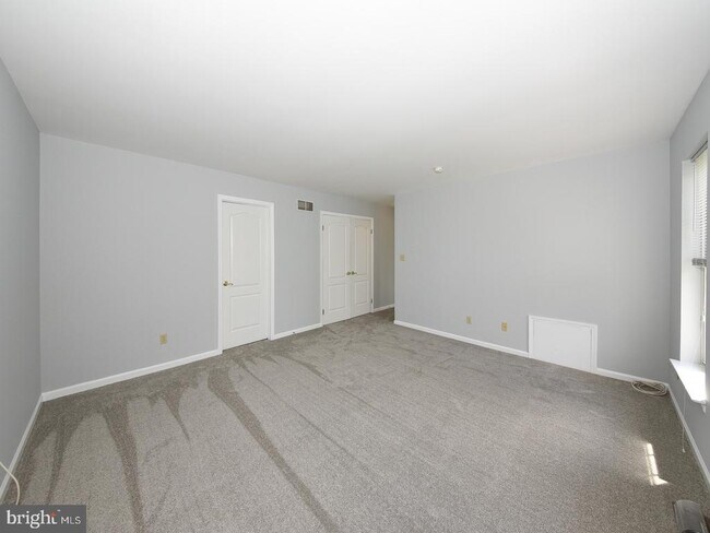 Building Photo - 102 Marielle Ln