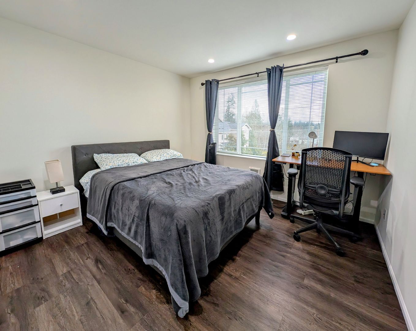 Building Photo - 15720 Manor Way