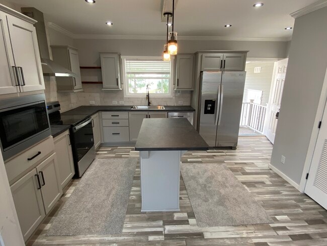 Building Photo - 1990 Douglas Ln