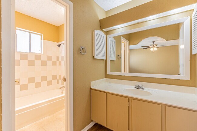 Building Photo - 4414 Valleybrook