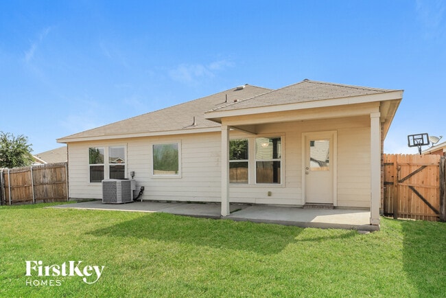 Building Photo - 2064 Fairview Dr