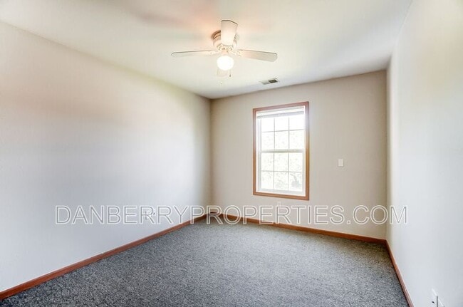 Building Photo - 1117 N Byrne Rd