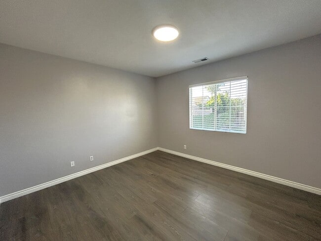 Building Photo - Silver Loop Jurupa Valley, 91752  (5 bed, ...
