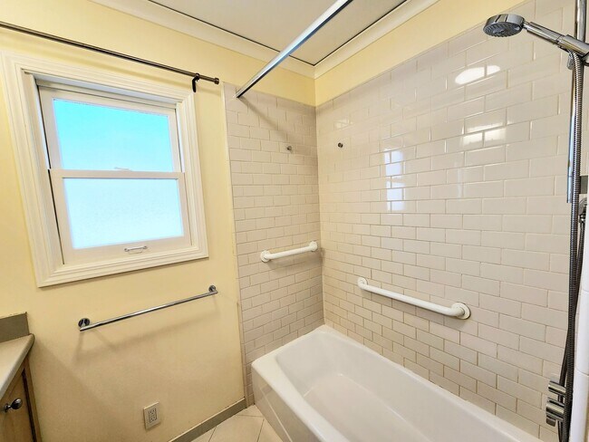 Building Photo - Lovely 2 bedroom house in San Mateo