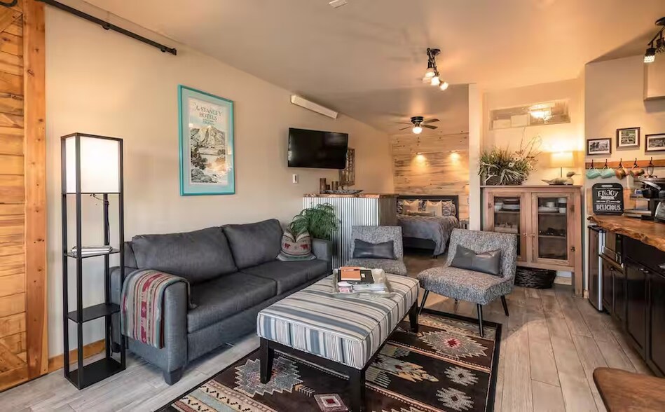 Primary Photo - 468 Snow Top Dr