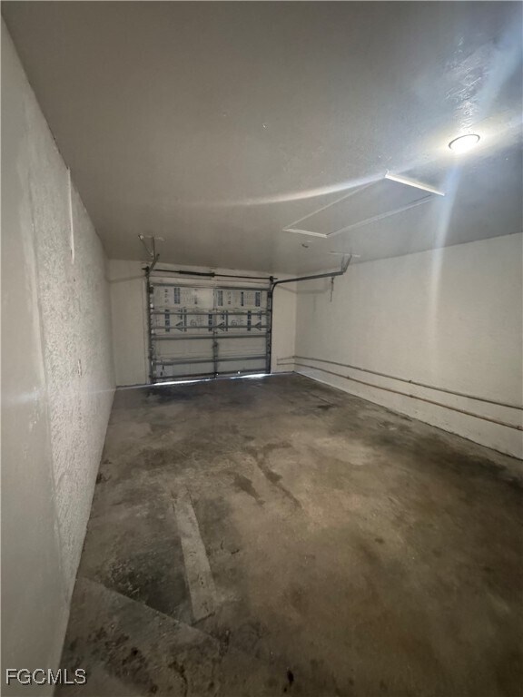 Building Photo - 1003 Country Club Blvd