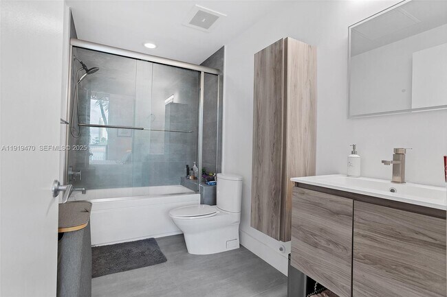 Building Photo - 3029 NE 188th St