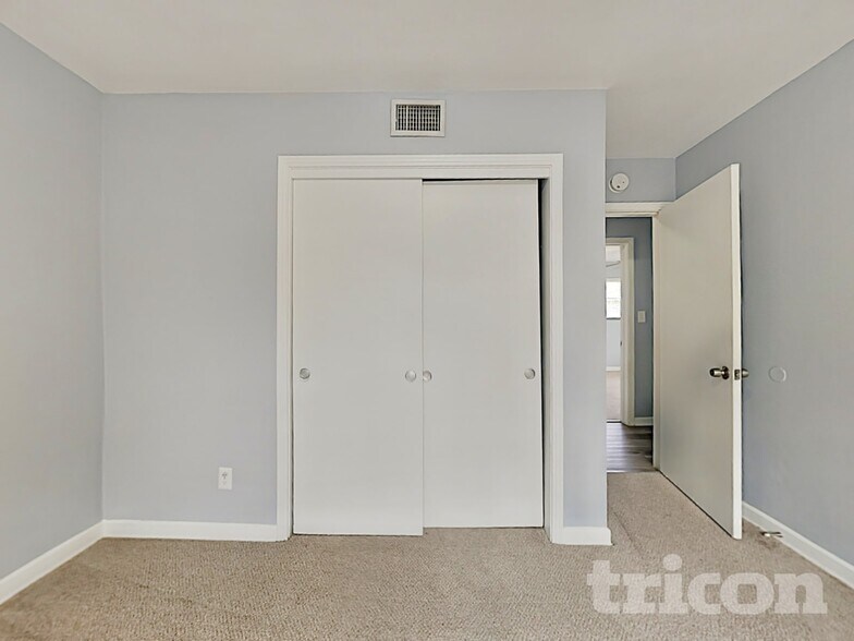 Building Photo - 8588 Lamanto Ave N