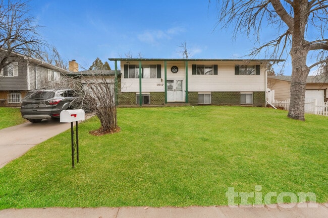 Building Photo - 1017 De La Vista Pl