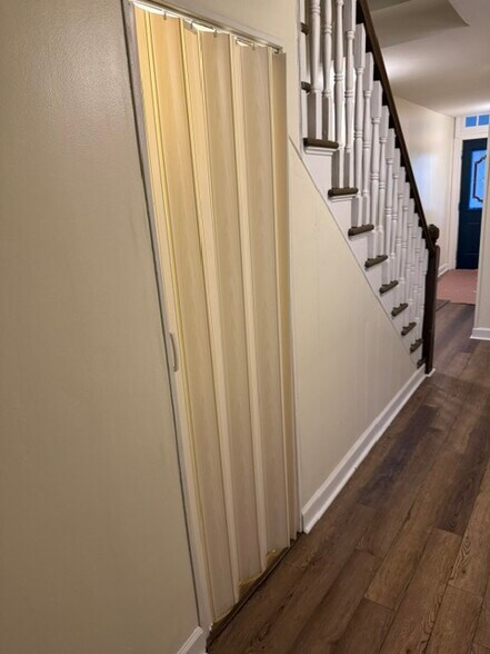 1F Hallway - 13310 S Brandon Ave