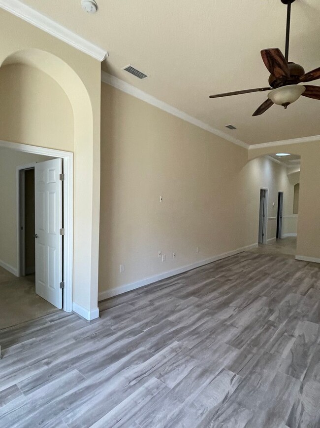 Building Photo - Like new 3 Bed 2 Bath quality home located...