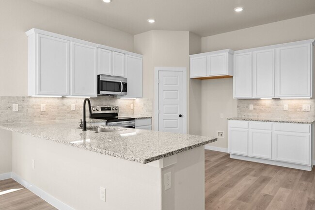 Building Photo - 4 Bedroom Rental Available July 7th in Lub...