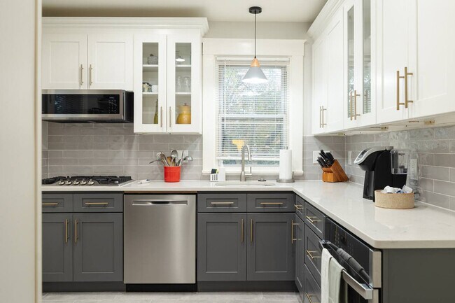 Building Photo - 3935 Oak Park Pl