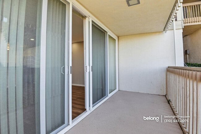 Building Photo - 6542 Ocean Crest Dr