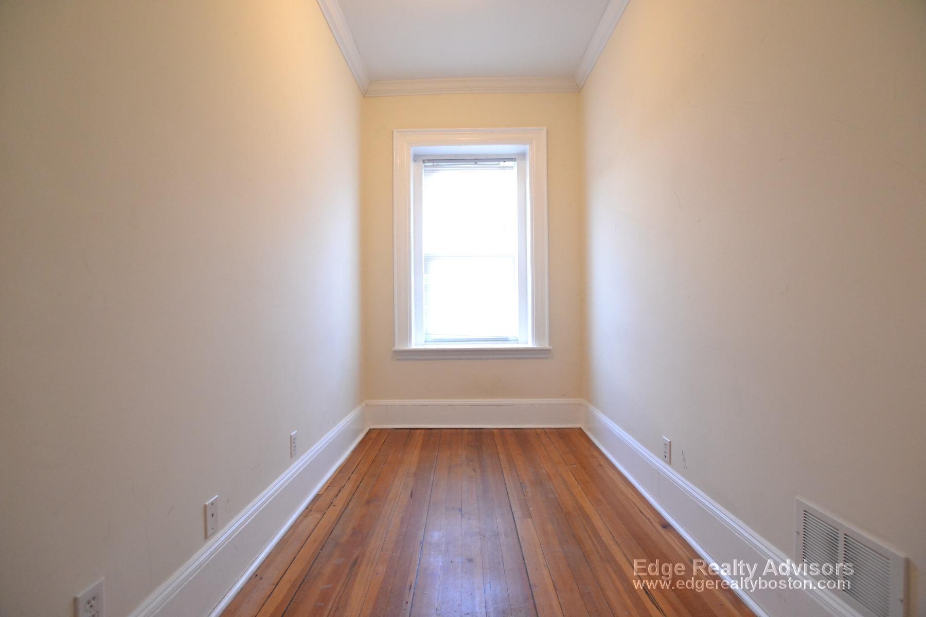 Building Photo - 12A Sutherland Rd