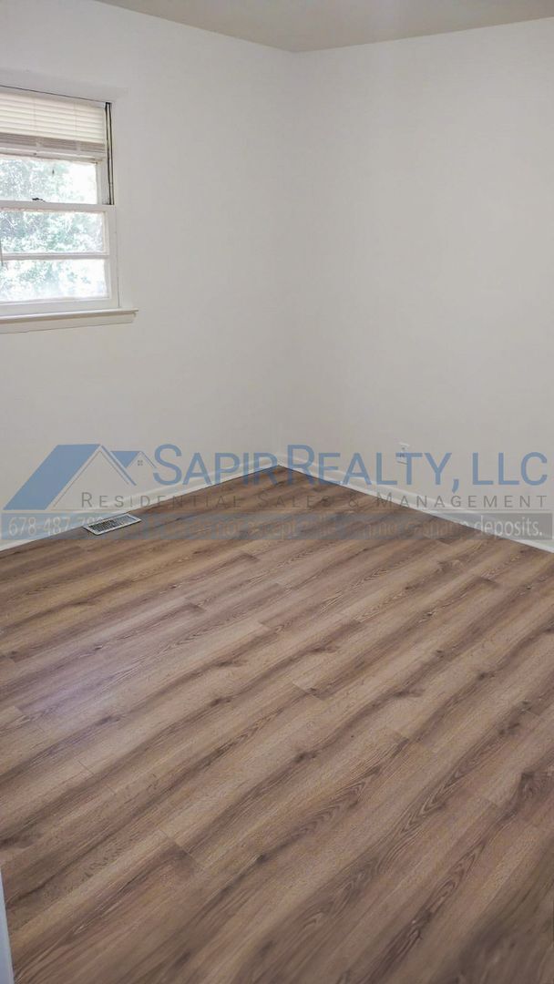 Building Photo - Charming 3 Bedroom Macon Abode - Move in b...